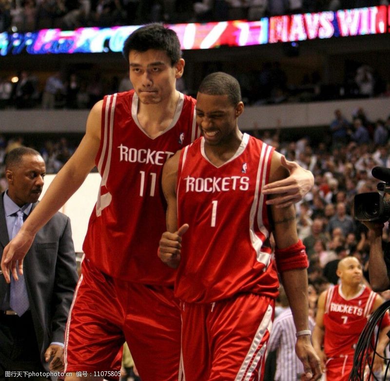 突然爆发！弗格单节怒砍16分，单节三分5投3中（弗格火力全开：单节拿下16分，三分5中3）