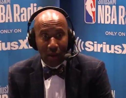 阿门打控卫：展现队友与球队信任，进步显著（阿门司职控卫：彰显队友与球队信赖，进步有目共睹）