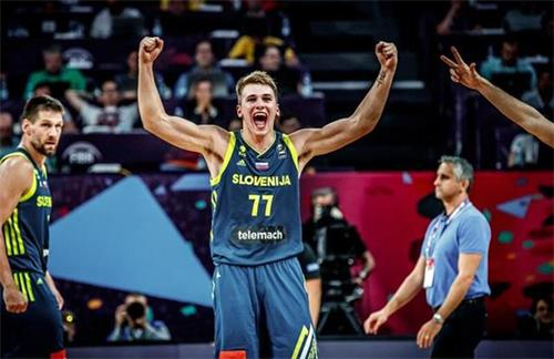 霍姆格伦单场20+命中率联盟第三，雷霆轻取太阳晋级杯赛四强（雷霆轻松击败太阳挺进杯赛四强，霍姆格伦砍20+命中率高居联盟第三）