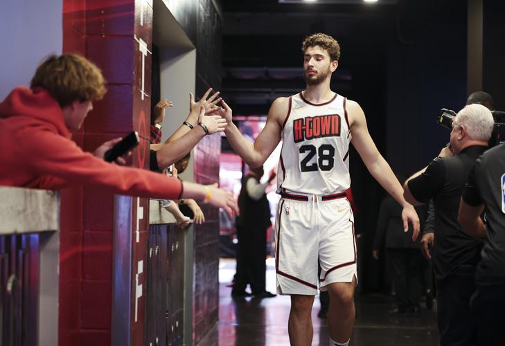 原曼联青年队球员目前正在卖蛋糕，他是小麦、拉什福德前队友（昔日曼联青训球员改行卖蛋糕，曾与小麦、拉什福德同队）