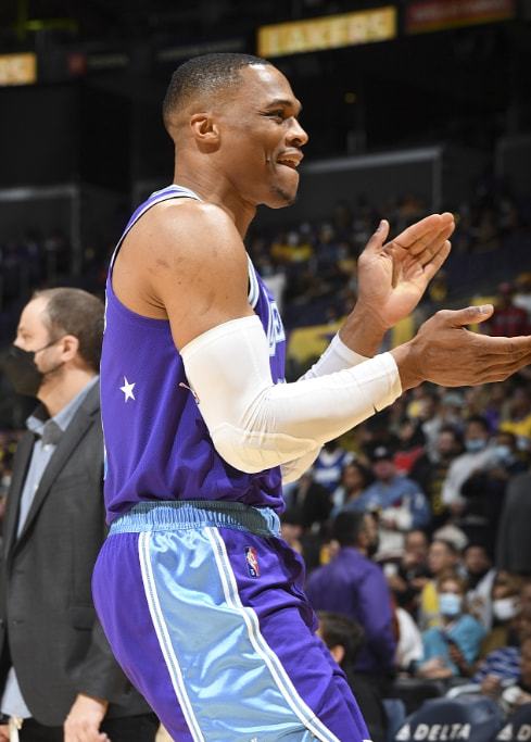 篮球篮网进攻端突然断电，惨遭逆转（篮网进攻突然熄火，惨被逆转）