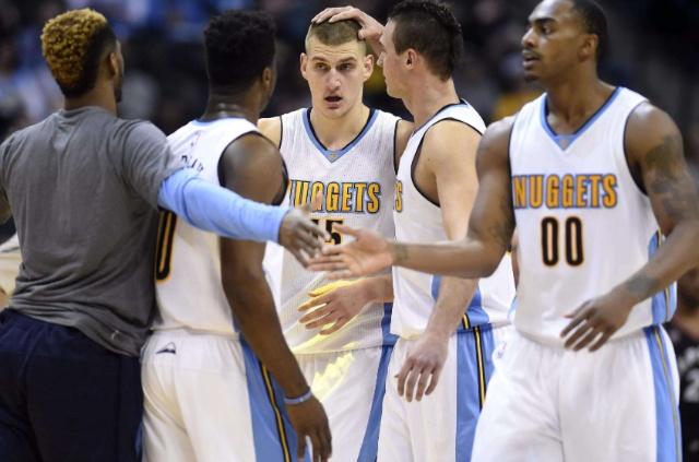 爵士逆转功臣！乐福15中8得到20分8篮板（乐福15投8中砍20分8板，助爵士上演逆转）