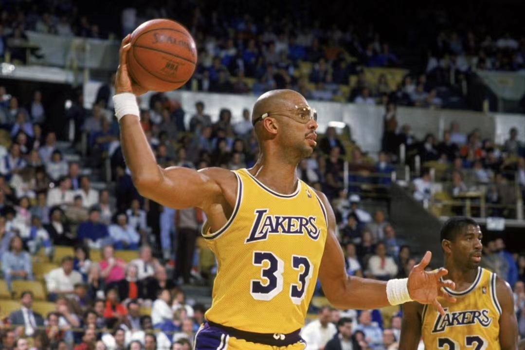 詹知韦快 韦知詹高 詹韦连线名场面（詹韦连线名场面：詹高韦快的经典瞬间）